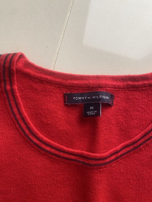 Bluza Tomi Hilfigerde culoare rosie purtat o singura data