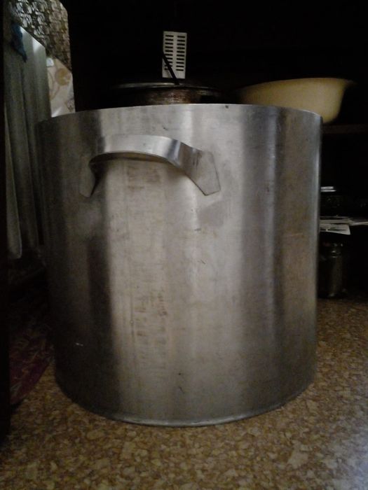 Кастрюля из нержавеющей стали