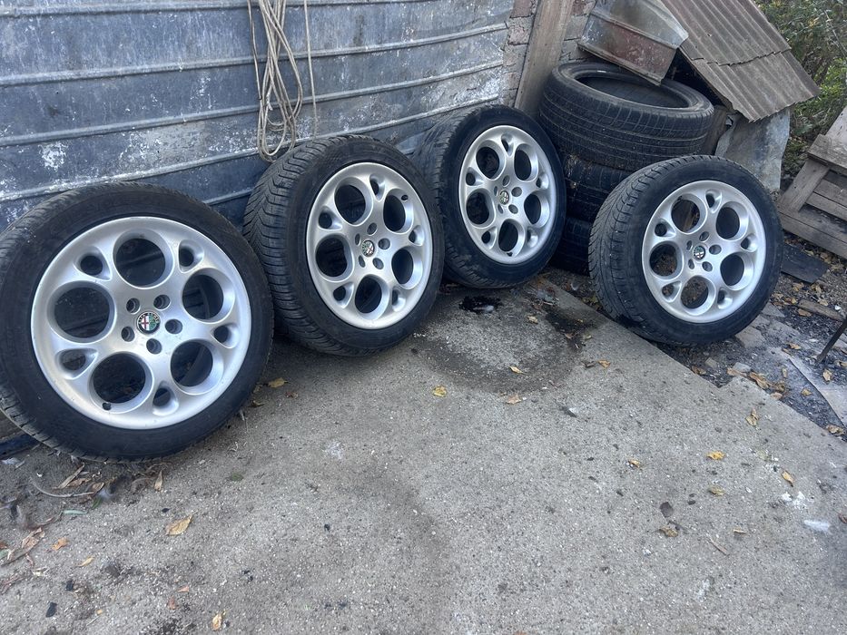 Vând jante aliaj alfa romeo r17 cu tot cu anvelope stare foarte buna