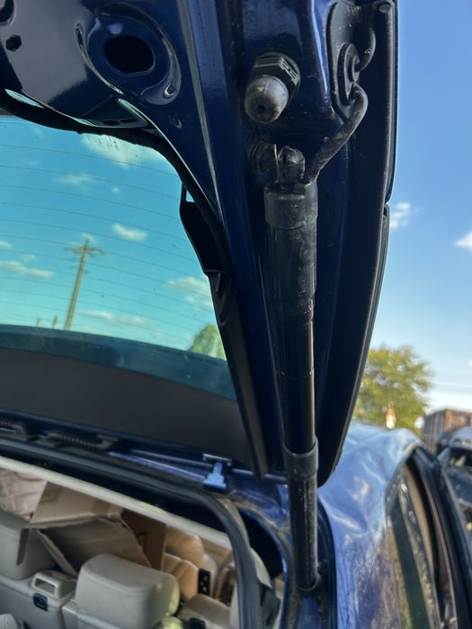 Amortizor electric haion  stânga Volkswagen Touareg 7P