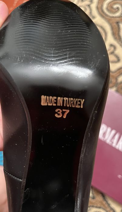 Продам черные туфли