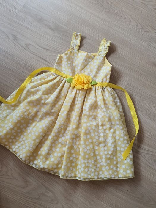 Vând rochita fetite