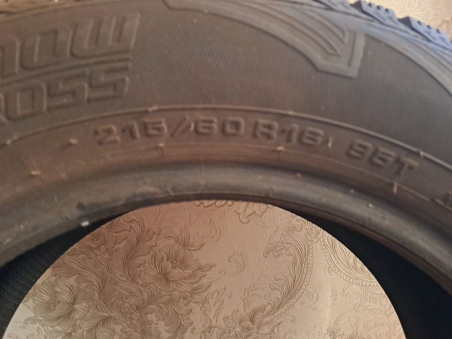 Продаются зимние шины 215/60  R16. 95Т.