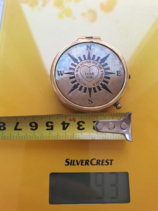 Компаси от бронз с гравюри за различни поводи