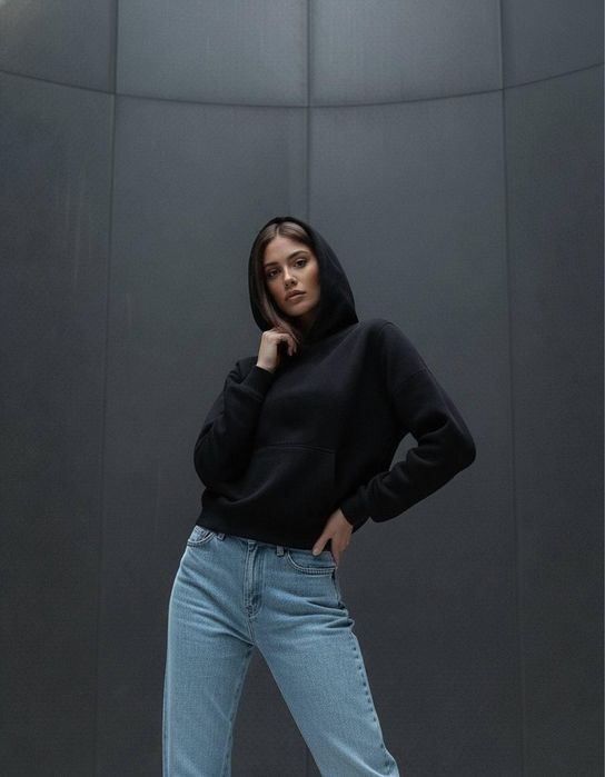 Худи с блестящей спиной