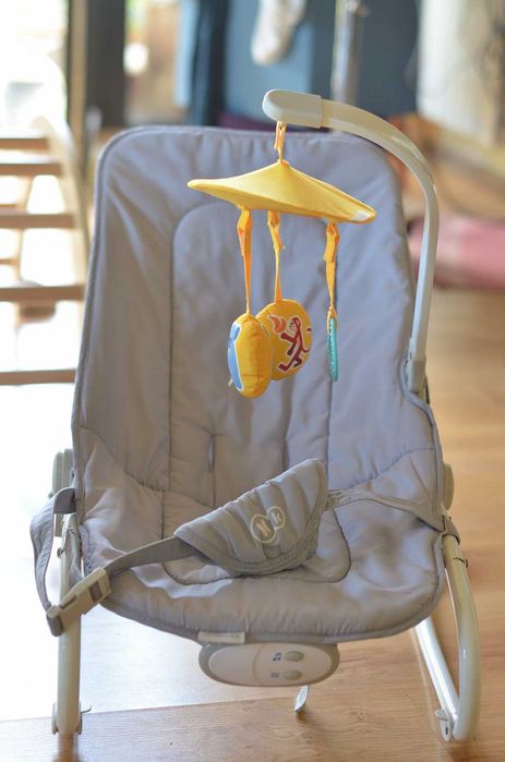Бебешки шезлонг Kinderkraft - вибрира и пее