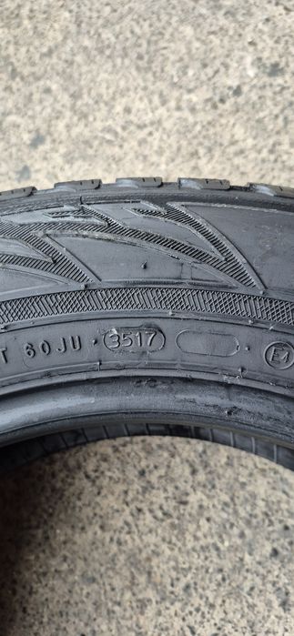 4 anvelope iarna Nokian 215/60/17.Pretul este pe bucata.