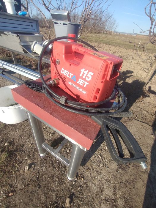 Vând aparat de spălat cu presiune