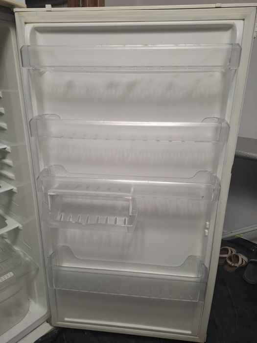 Frigider Beko .dimensiuni 184/70/60