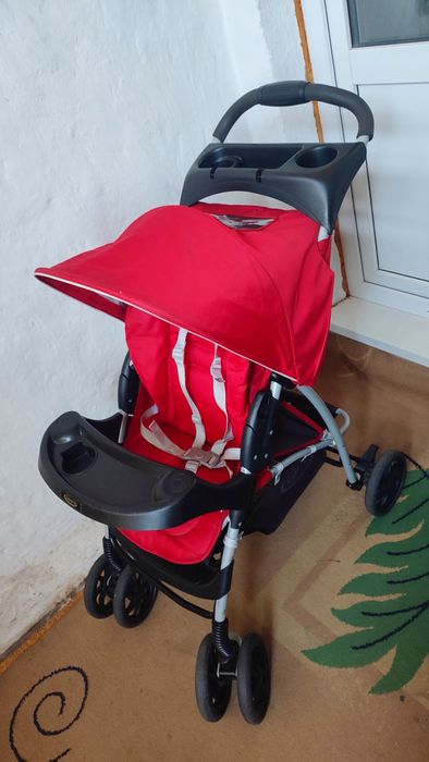 Очень практичная детская коляска