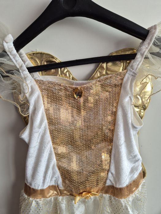 Костюм на вещица и костюм на ангел