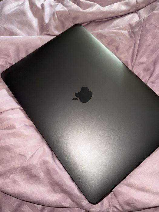 Macbook Pro 13 2022года ssd 256, оперативка 8гб