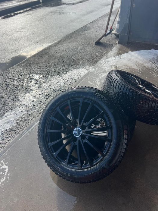 Продам комлект дисков с зимней резиной