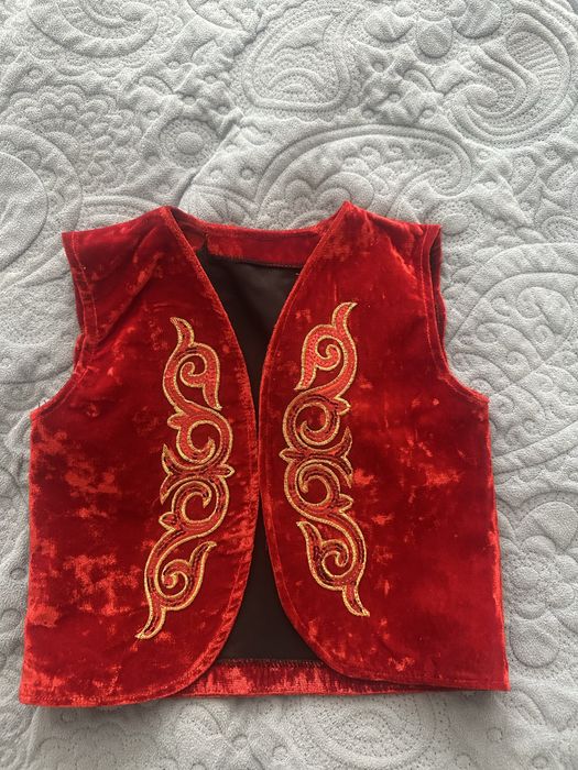 Продам жилетку для девочки