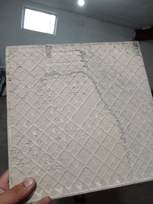 Продам керамическую плитку.