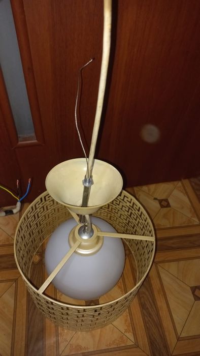 Продам Люстру с плафоном потрон рабочий.