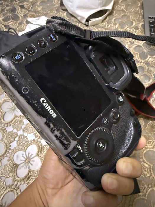 Canon EOS 5D Mark III 	2 аккумулятора