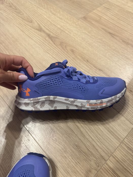 Vand adidasi Under Armour trail