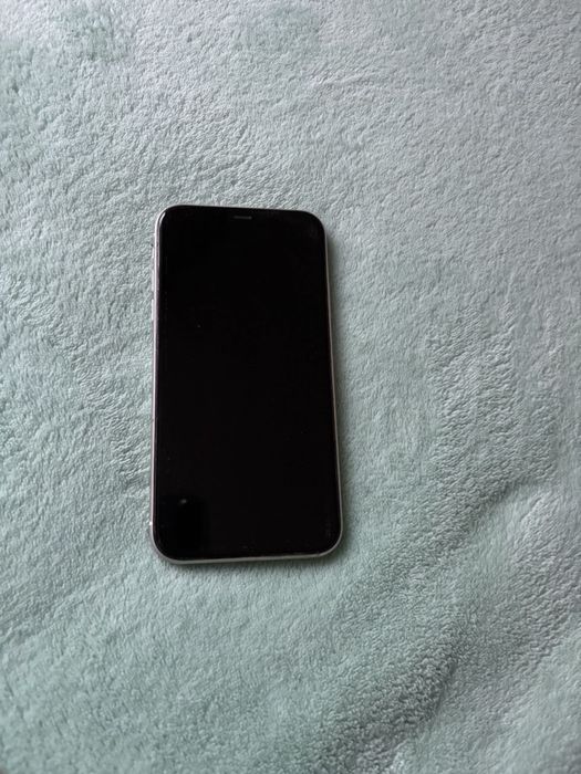 Iphone 11 / 64 gb белый
