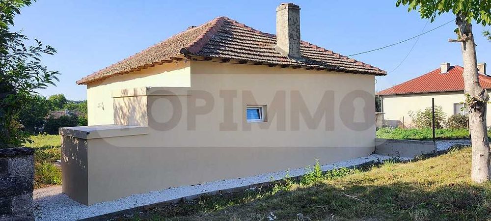 Реновирана къща в село Дропла