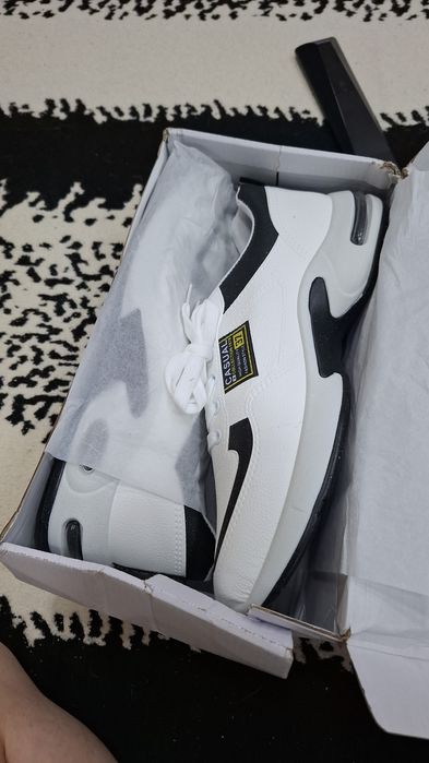 Продам мужские кроссовки