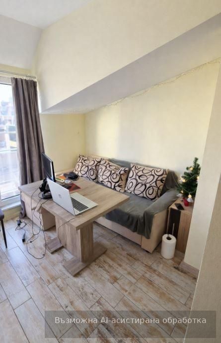 Тристаен апартамент в района на Колхозен пазар!