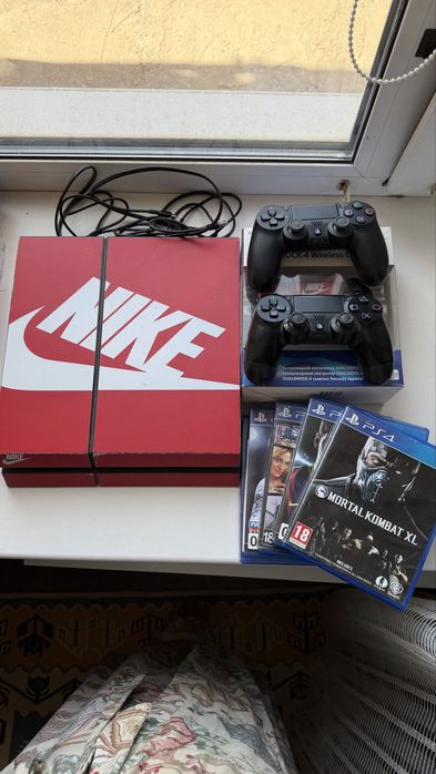 Продам playstation 4 , 65000 тг в отлияном состоянии