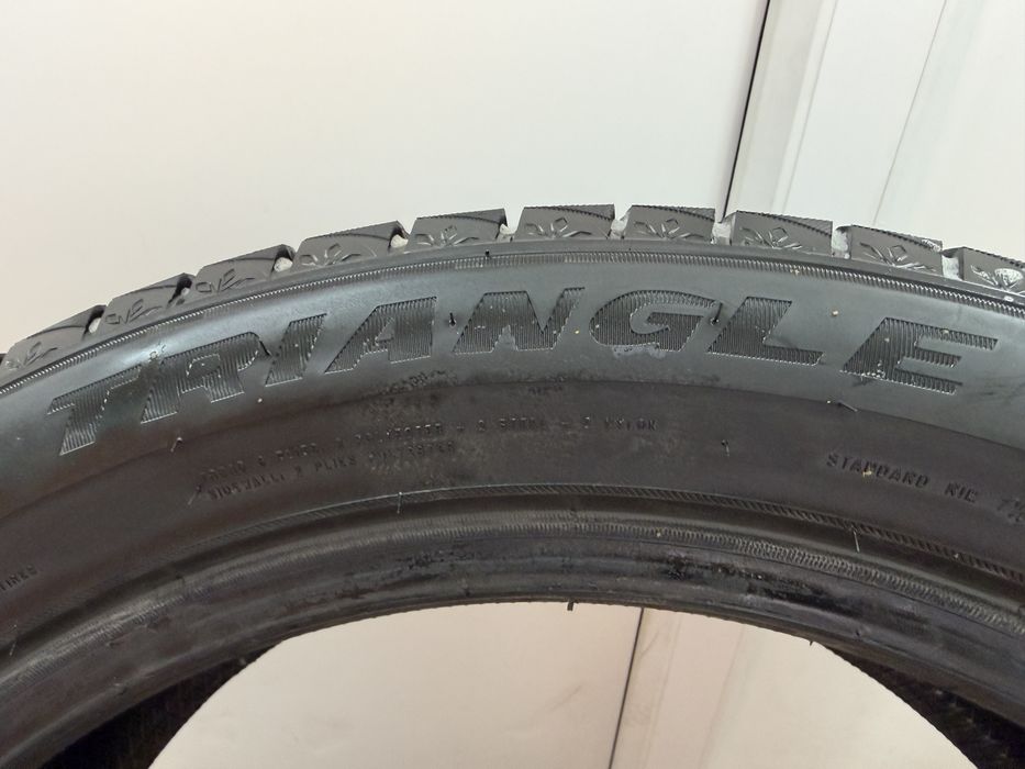 Продам зимние шины Triangle. 235/50/19