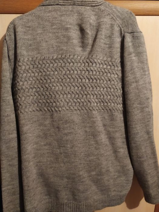 Продам мужскую кофту.