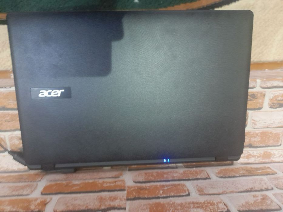 Acer  noutbuk sotiladi arzon narxga sifati alo afsuslanmaysiz