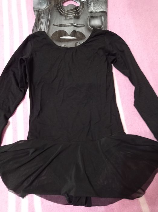 Балетки, чешки, купальник.