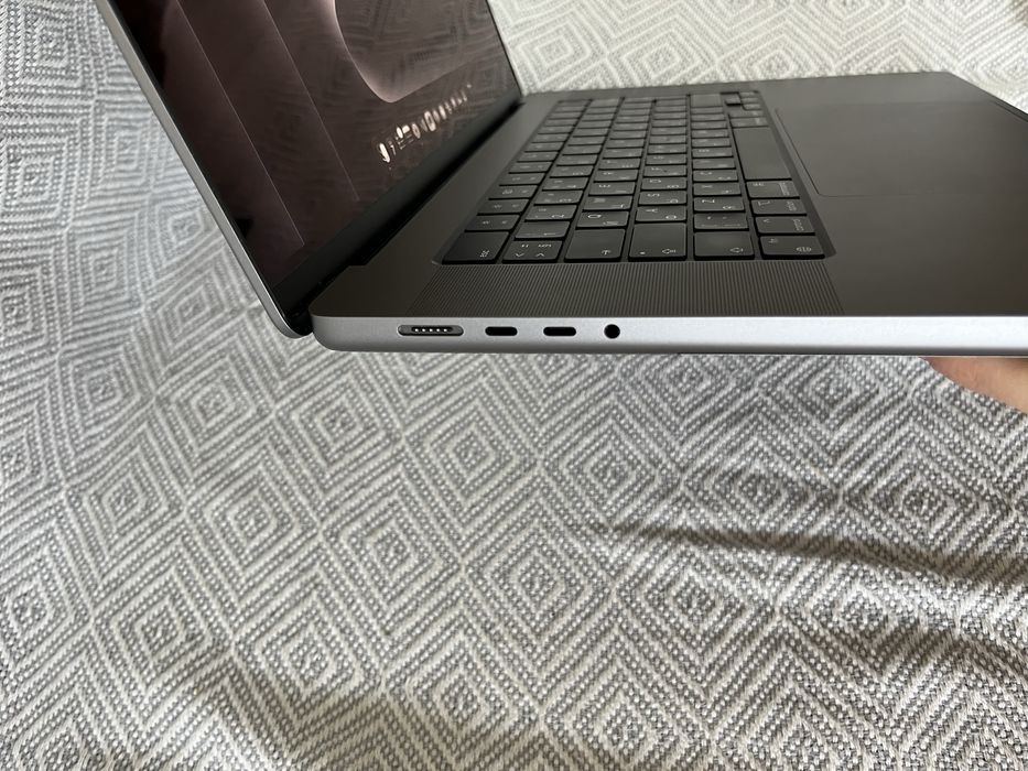 MacBook Pro 16” на чипе M1 Pro
