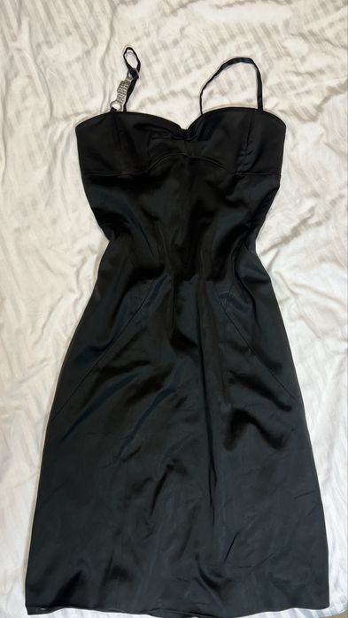 Черное платье футляр