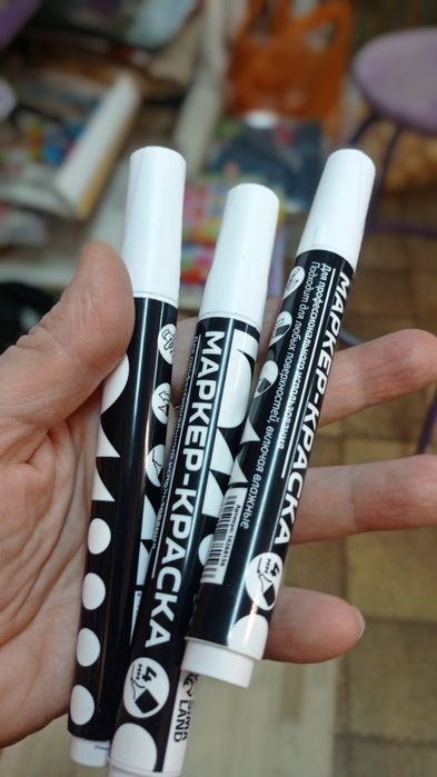 Белый маркер, белая гелиевая ручка