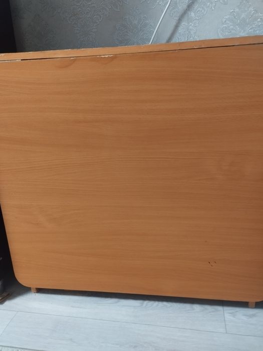 Продам стол книжка