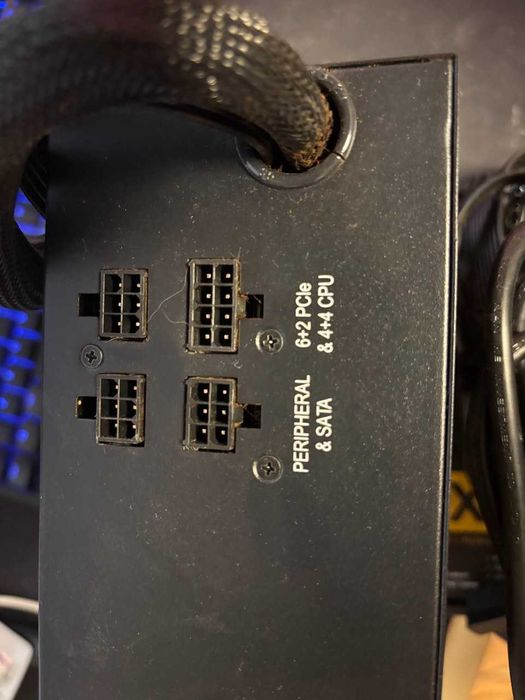 Sursa Corsair TX-M Series TX550M 550W semi-modulara 80+ Gold Eff. 90%