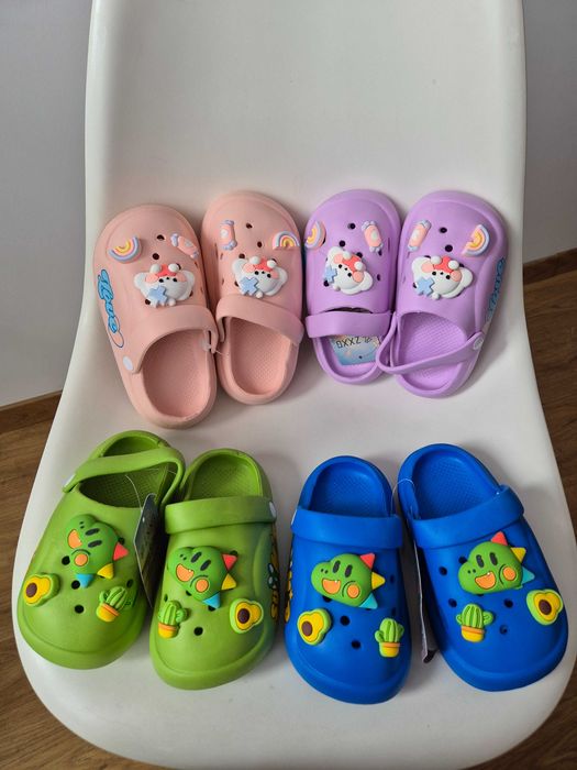 Set papuci copii crocs cu jibbitz