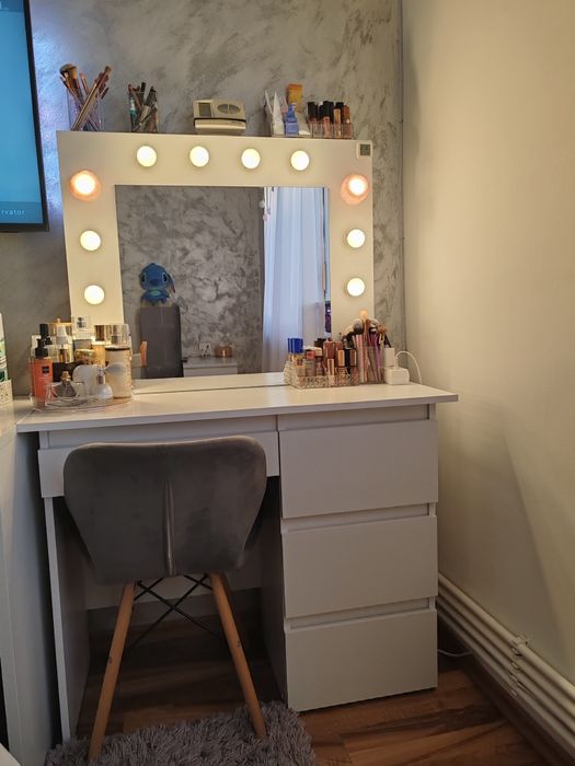 Masa machiaj cu sertare