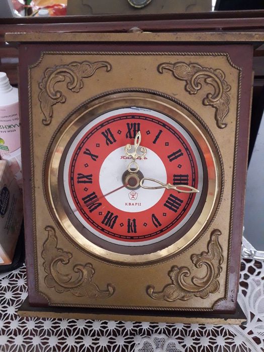 Продаются часы настольные, наручные