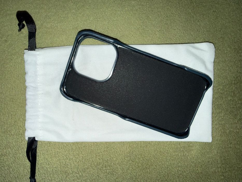 Husă Iphone 16 Pro Inserif nouă