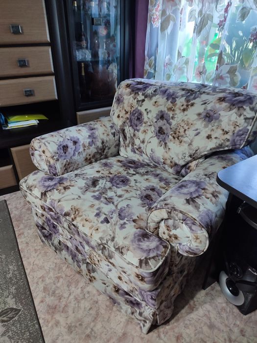 Продам горку,два кресла,прихожку