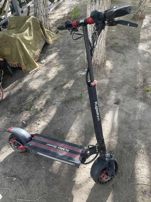 Продам электросамокат KugooKirin MaxSpeed
