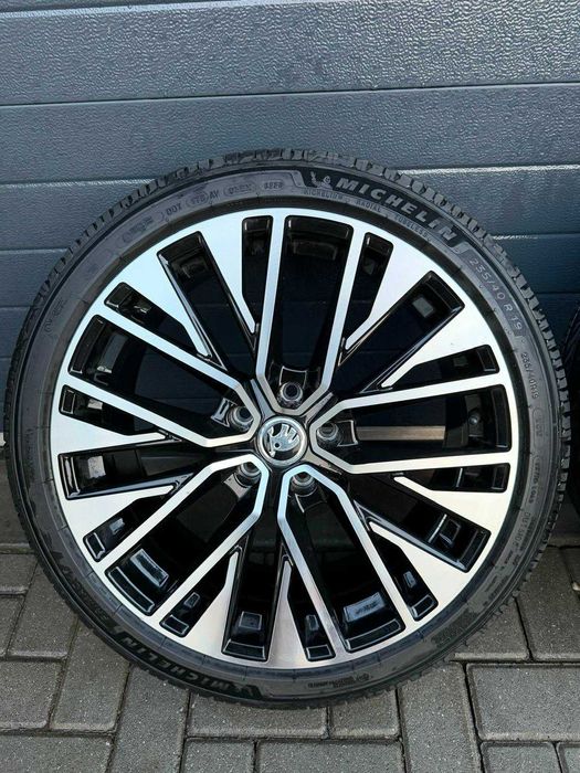 Vand jante aliaj bicolor 5x112 R19 cu anvelope Michelin 235 /40 R19, Vw Skoda Audi Mercedes BMW