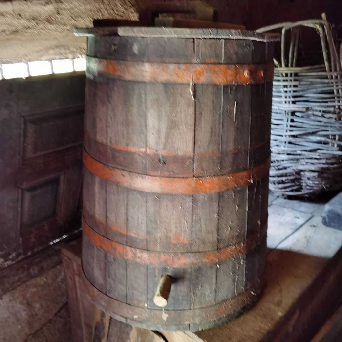 Бурета за вино, каци, кашпи, крачета, за декорация и др.