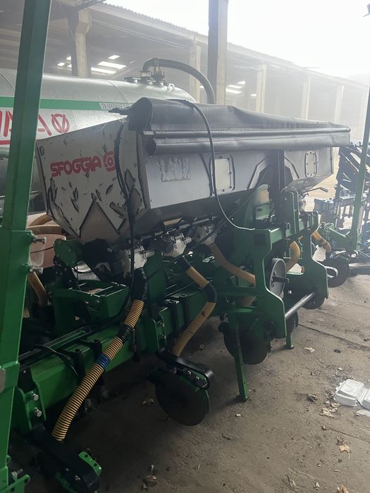 16 ha teren arabil Tecuci irigatii Utilaje agricole