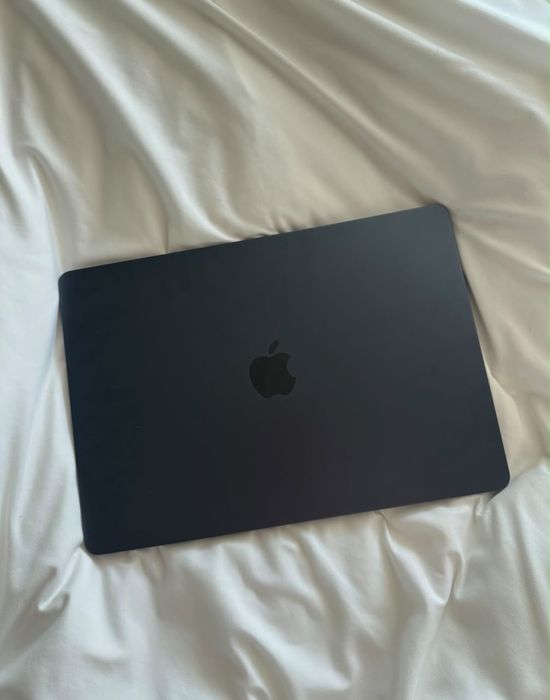 Macbook Air M4-практически новый
