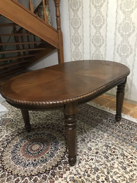 Продается массивный стол