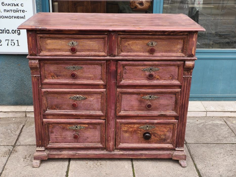 Реставриран антикварен скрин