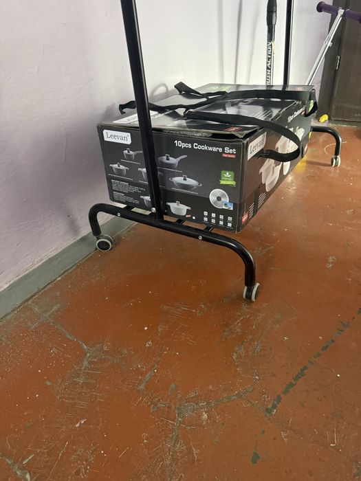 Напольная вешалка металлическая