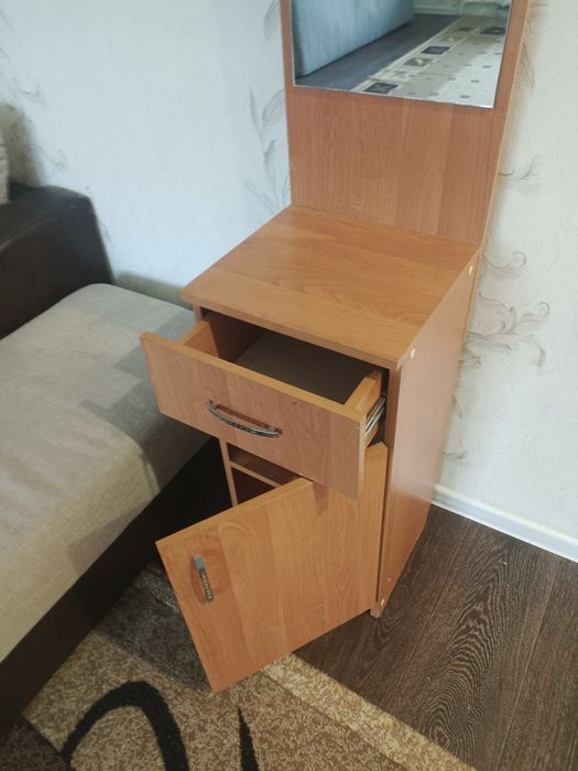 Продам тумбу с зеркалом